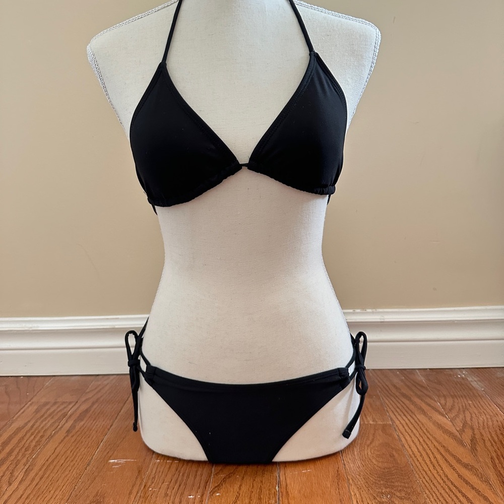 FOREVER 21 Classic Black Women's Bikini Set 2 pieces. Size S